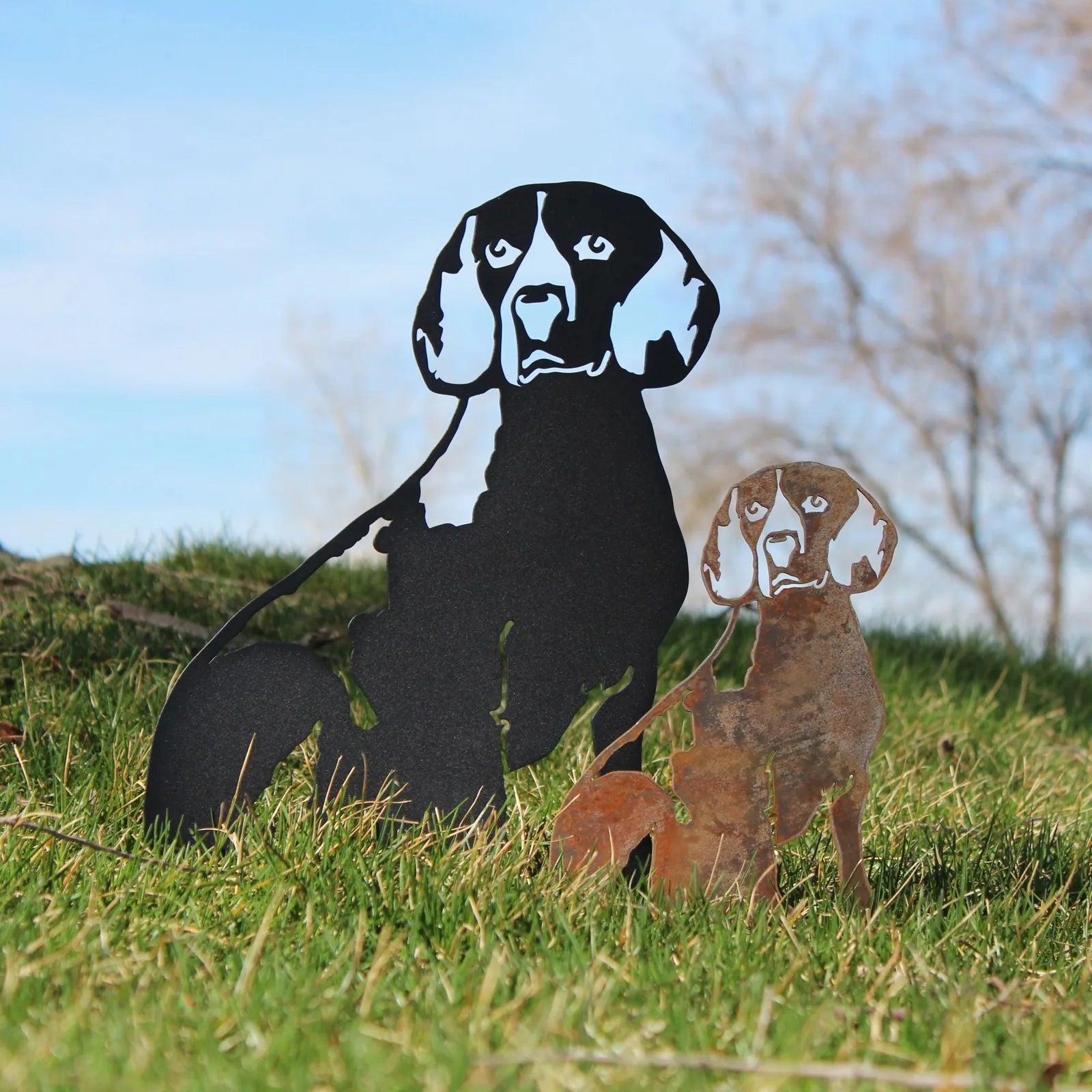 Beagle metal silhouette in black and rust patina, showcasing unique designs in an outdoor grassy setting.