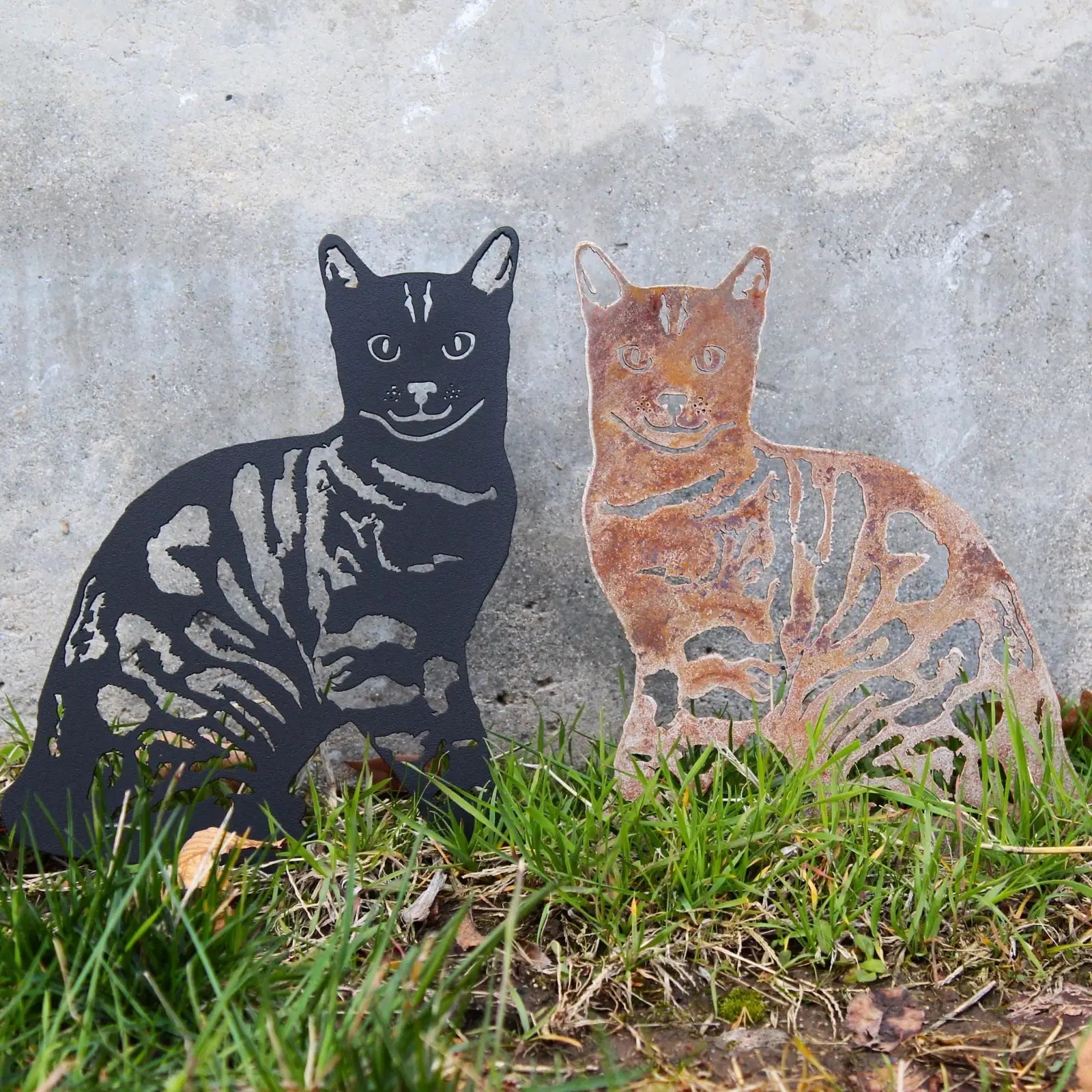 Black and rust Bengal metal silhouettes on grass, showcasing Corten steel and powder-coated designs.
