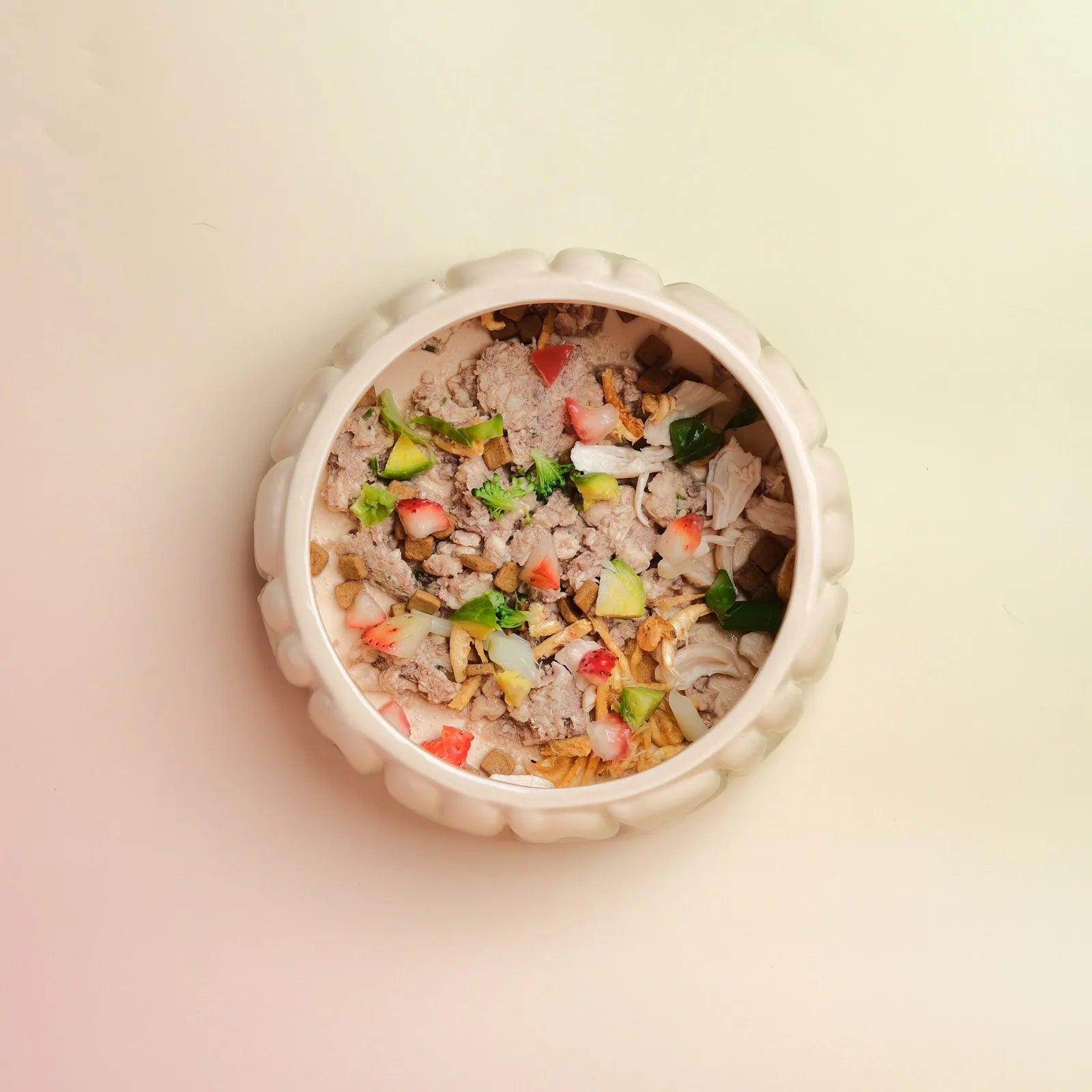 Ceramic pet bowl in gradient caramel, filled with vegetables and pet food, features a spill-proof design.