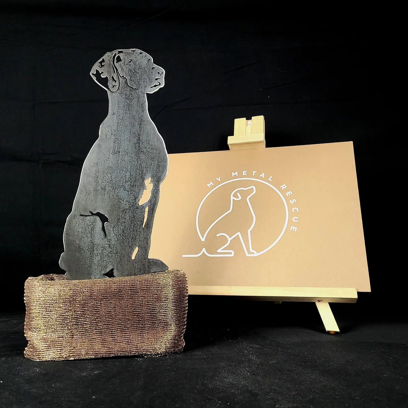 Rhodesian Ridgeback metal silhouette in Corten steel, showcasing a sleek design with a rustic finish.