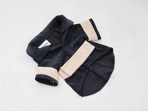 Velvet double collar blazer in blue and beige, designed for warmth with adjustable Velcro closures.