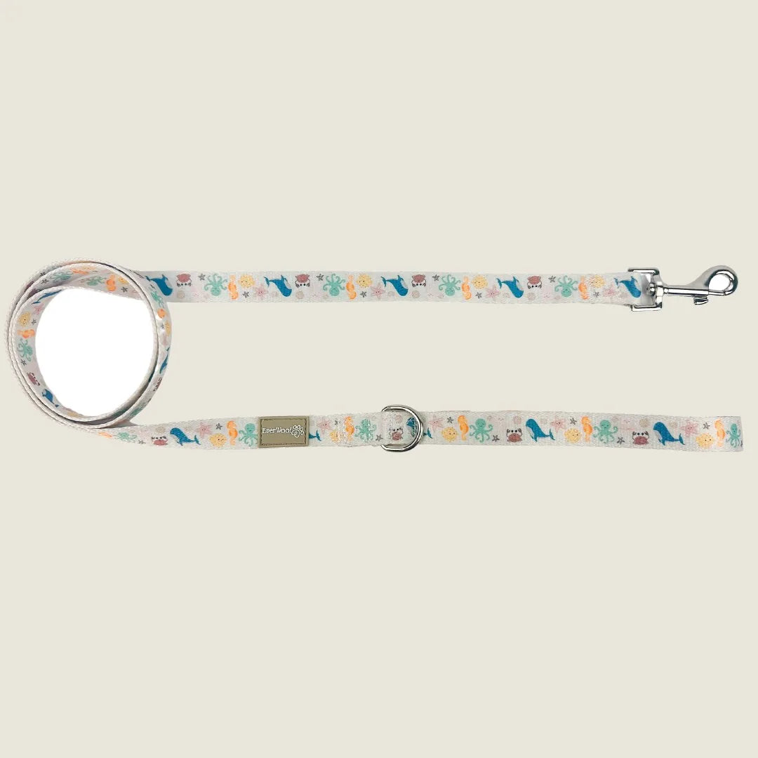 Colorful Sea la vie leash featuring marine-themed patterns, made from durable polyester with a zinc alloy hook.