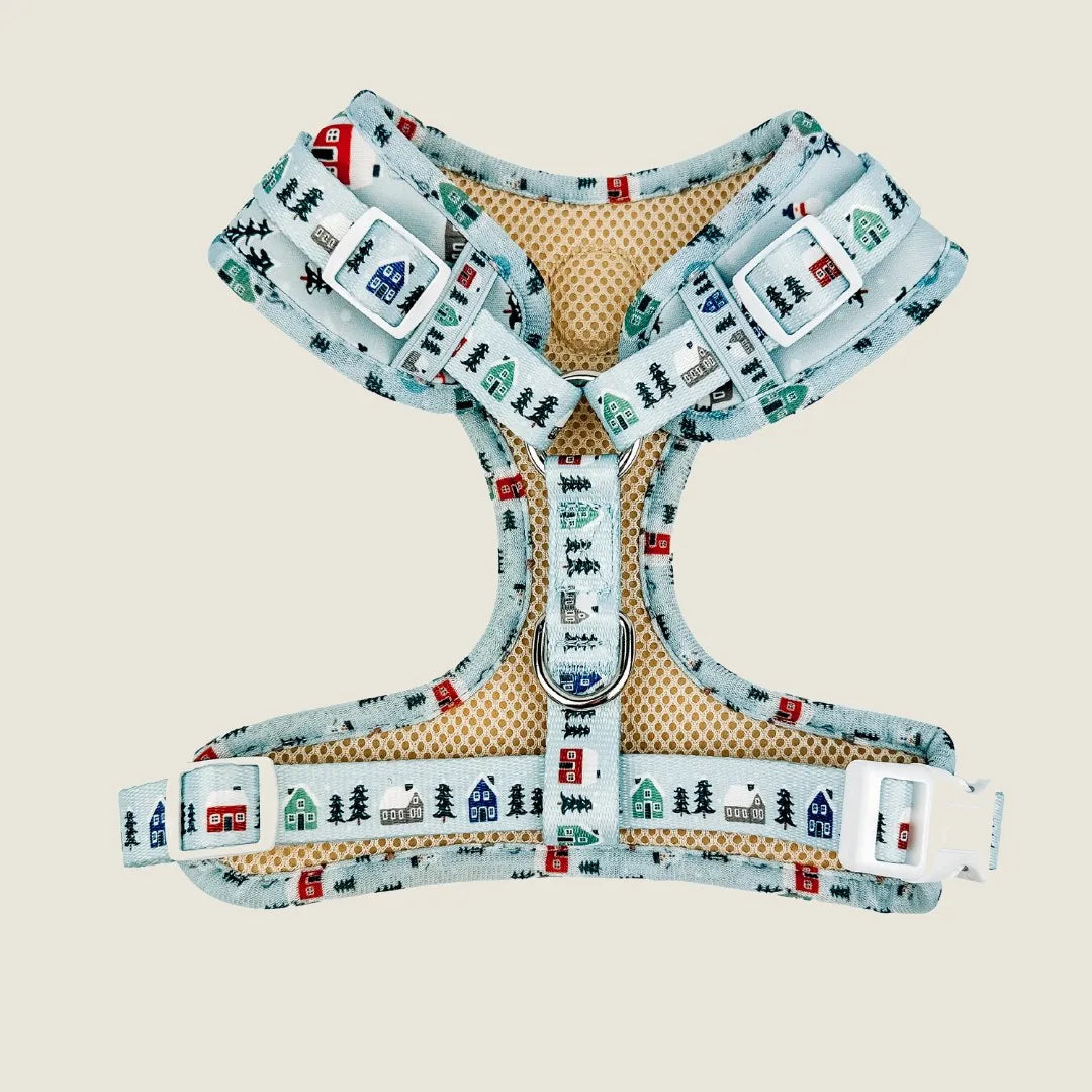 Adjustable harness with a snowy pattern featuring houses and trees, made from breathable neoprene and polyester webbing.