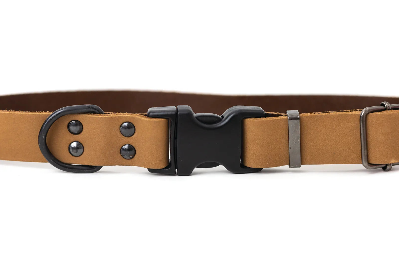 Sporty khaki leather dog collar featuring black hardware and adjustable design for varied sizes. Ideal for outdoor activit...